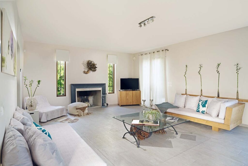 Luxury Villa Piedra: Your Exclusive Corfiot Escape 1 03 fwteinos indoods 06 img 3009 resize site.jpg