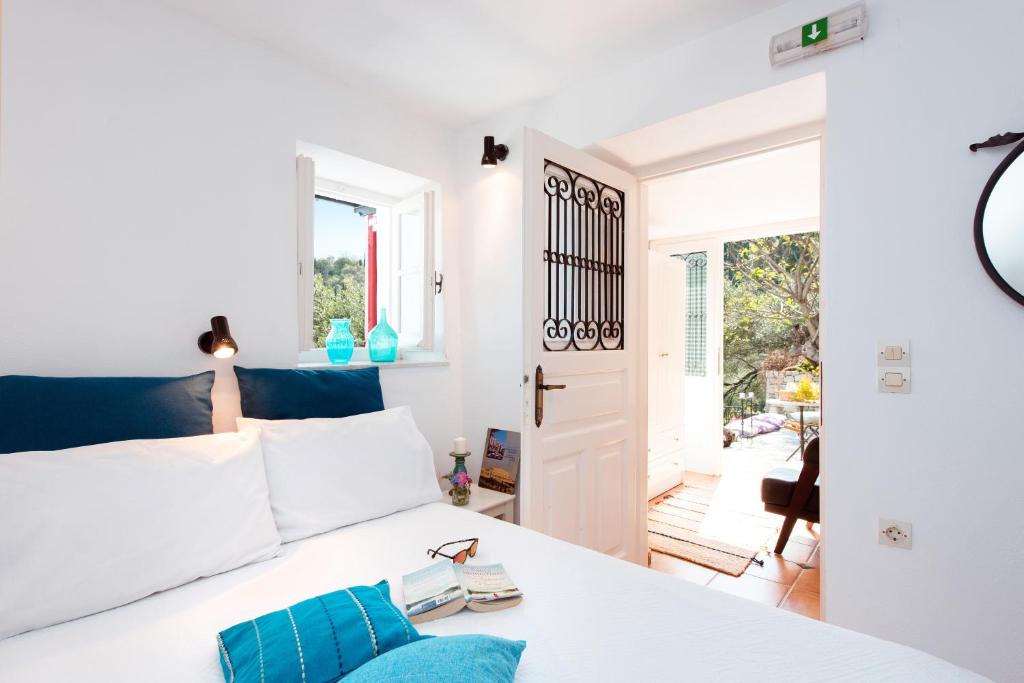 Villa Agni: Your Tranquil Ionian Escape for Unforgettable Romance 1 pic villaagni 6