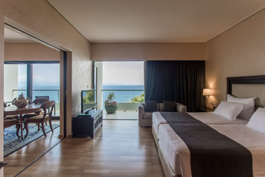 Corfu Holiday Palace: A Legacy of Elegance and Iconic Views 1 409